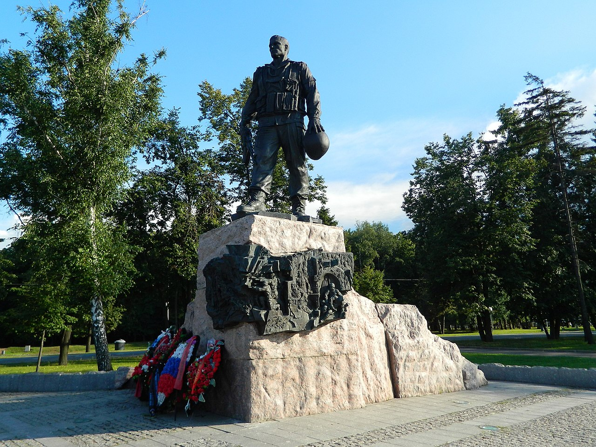 Памятник воинам-интернационалистам на Поклонной горе в Москве