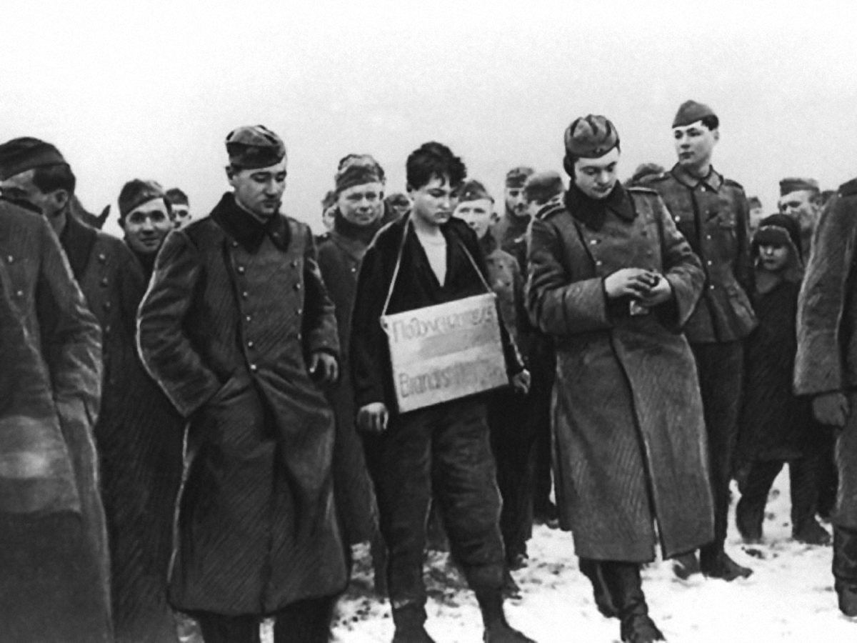 Немецких солдат из подразделения, мучившего Зою, в плен сам Сталин брать не велел