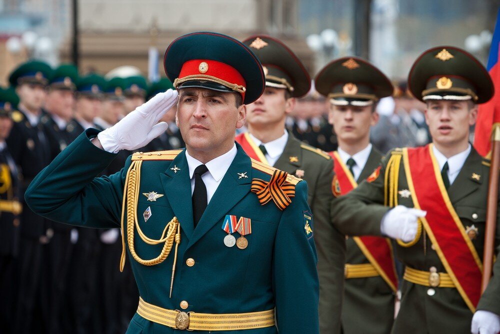 Почему в российской армии запрещено снимать головной убор при знаке почестей