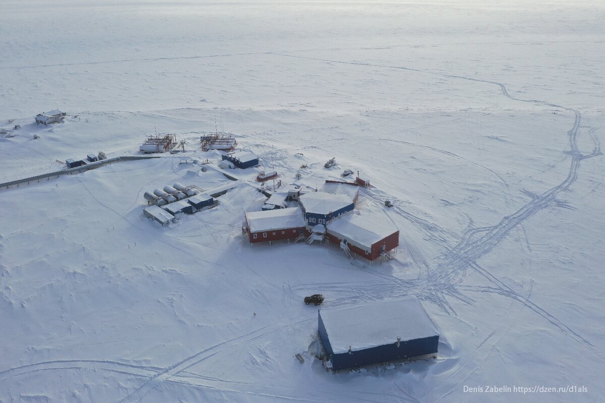 Панорама на полярную станцию Самойловский в дельте Лены