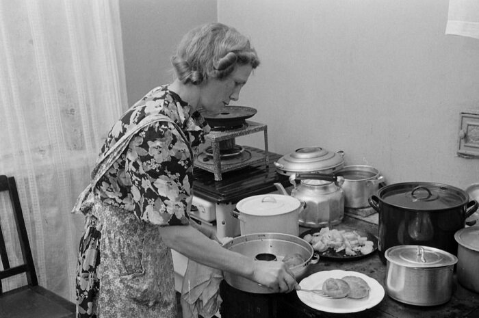 6 типичных домашних обязанностей для женщин, которые раньше были обычными в СССР, а сейчас считаются чем-то странным
