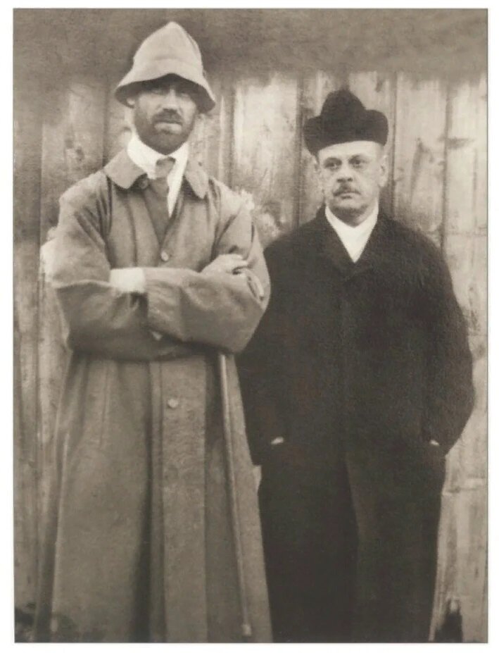 Последняя фотография. Михаил (слева) со своим секретарем Джонсоном в Перми