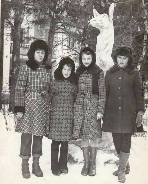 Популярное в СССР клетчатое пальто. / Фото: smartik.ru
