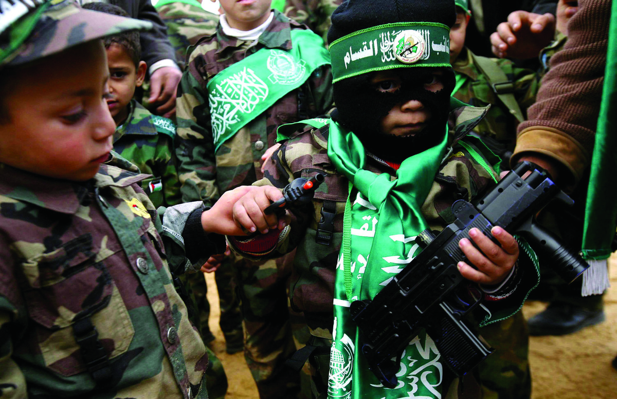 ХАМАСу нужно много детей. Много будущих боевиков, чья подготовка ведется уже с детства 
