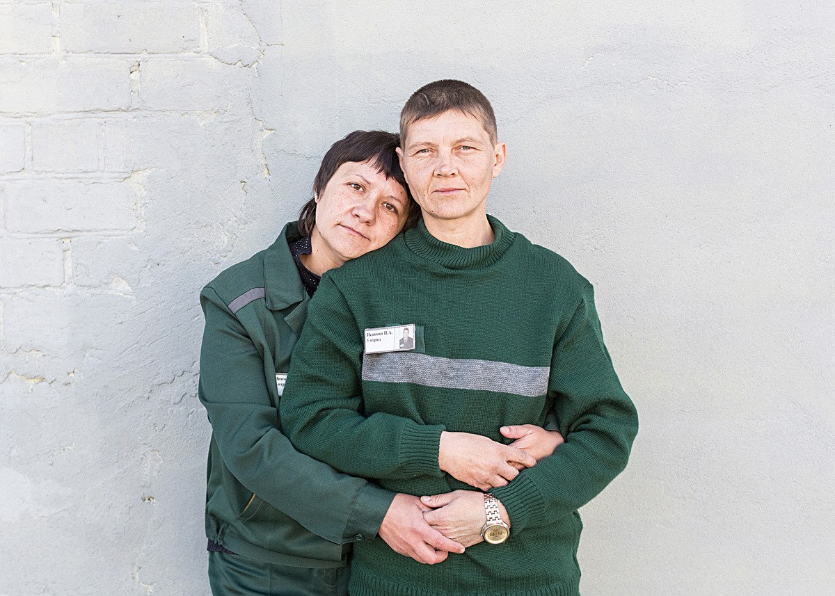 О жизни женских пар в тюрьмах: их коблы и ковырялки. Узнайте все в нашем рассказе