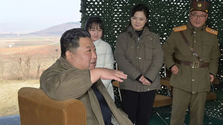 Ким Чен Ын берет жену и дочь даже на испытание баллистических ракет