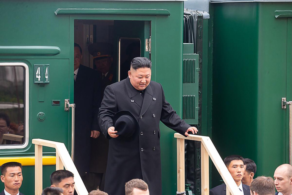 Чудесная граница между Россией и Северной Кореей: уникальные особенности и впечатления от визита Ким Чен Ына. Приглашаю вас в путешествие.
